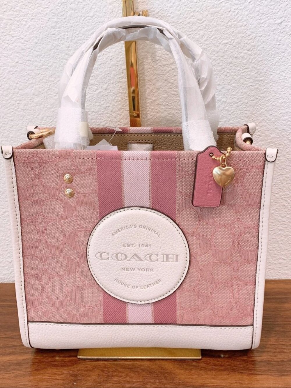 NWT Coach Dempsey Tote Bag 22 In Signature Jacquard Heart C7965 100% authentic